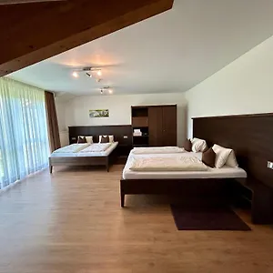 Gaestehaus Am Lindenhain Apartment